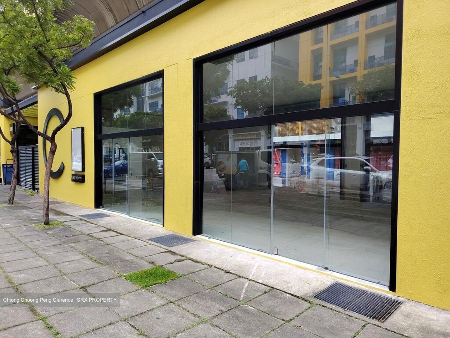Tradehub 21 (D22), Retail #570034201